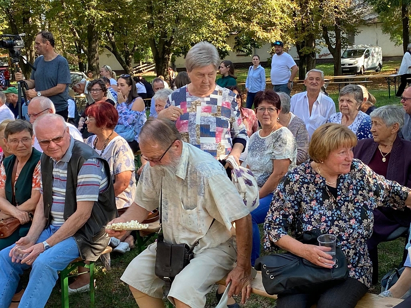 240978220_202949595158808_5343997543422282109_n.jpg
